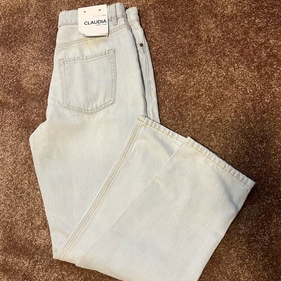 Dynamite denim. Claudia Mom Jean. Size 29(8) - Picture 2 of 5